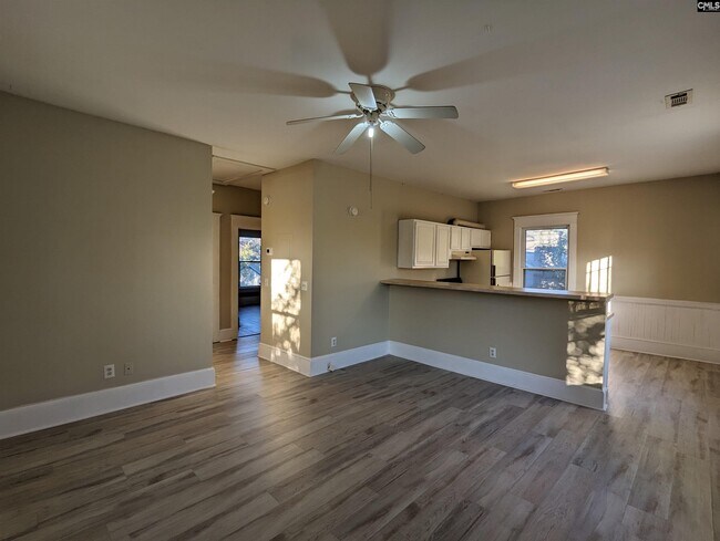 Foto del edificio - 3121 Rosewood Dr