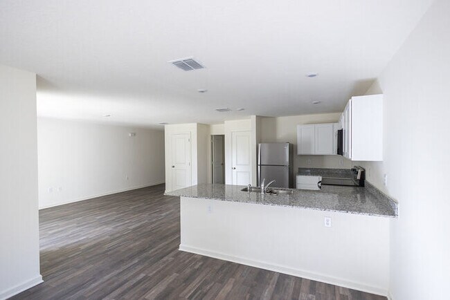 Foto del edificio - Haines City, FL - House - $1,745.00 Availa...