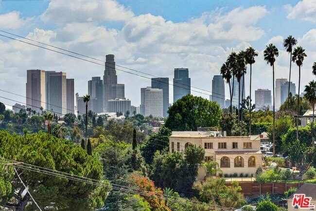 Foto del edificio - 1653 Micheltorena St