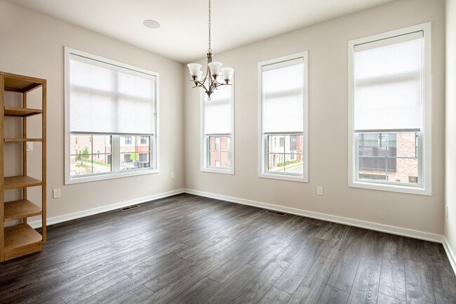 Building Photo - 1770 Violet Ridge Pl