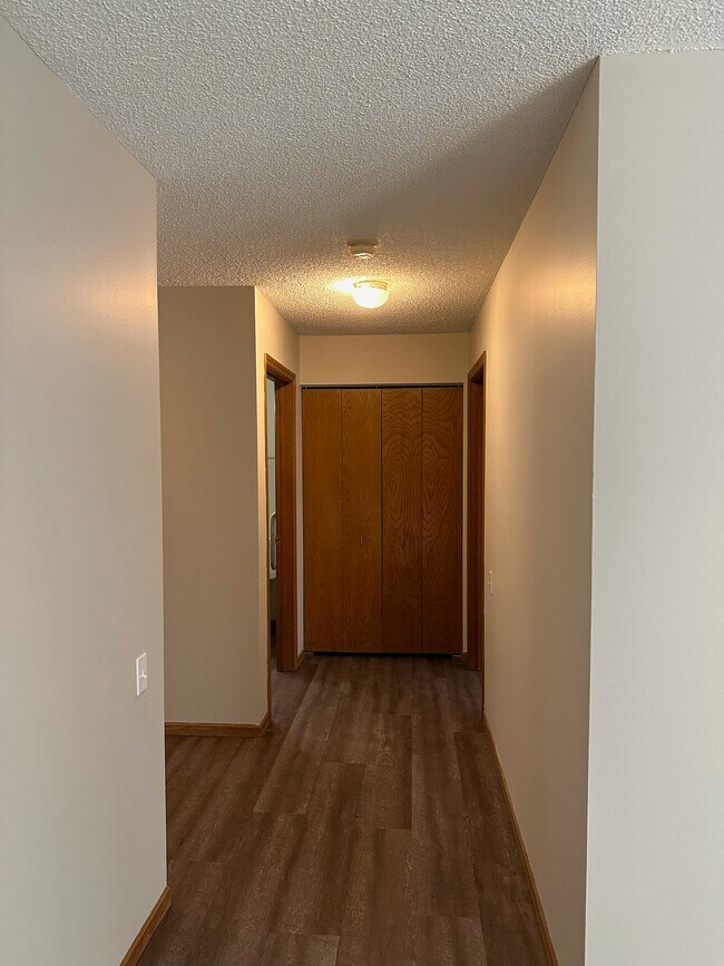 Building Photo - Shorewood Place Apartments