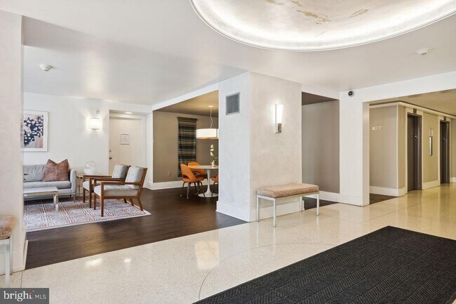 Foto del edificio - 4000 Tunlaw Rd NW