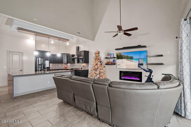 Building Photo - 12313 Desert Dove Ave