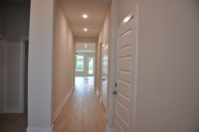 Building Photo - 31822 Grand Orch Ln