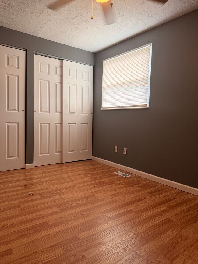 Foto del edificio - 2950 Mossy Brink Ct
