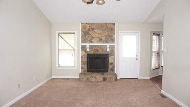 Foto del edificio - 1332 Oak Knolls ~ Lake Rim Shores