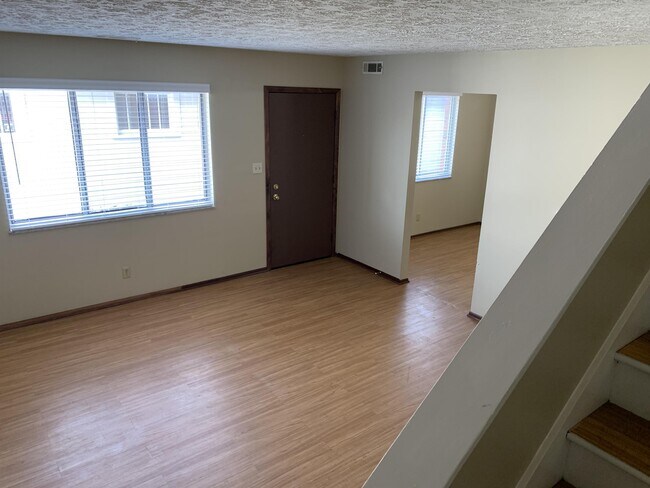 Foto del edificio - 6450 FARMDALE Rd