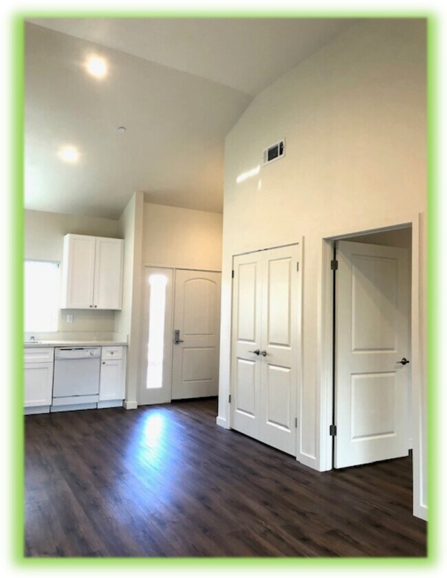 Building Photo - 9060 Kern Ave