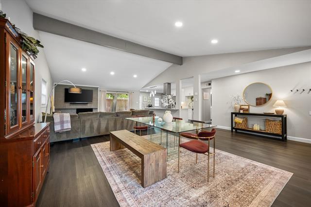 Foto del edificio - 3234 High Lark Dr