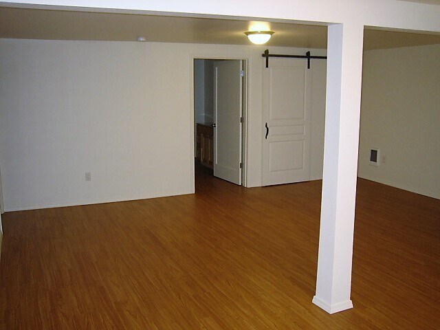 Foto del edificio - Large 2,200 sq ft Home w/ Finished Basemen...