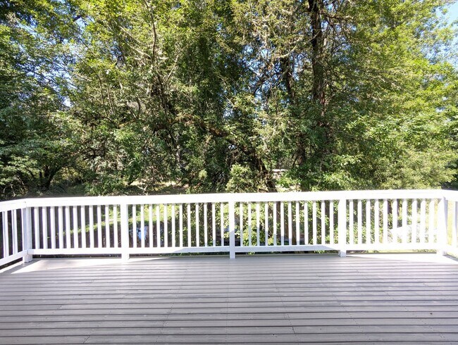 Foto del edificio - Charming 1 Bedroom Apartment w/ Deck Overl...