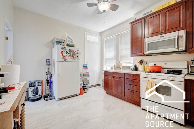 Foto del edificio - 2246 W Armitage Ave