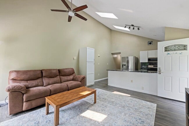 Foto del edificio - 33 Plaza Village Rd