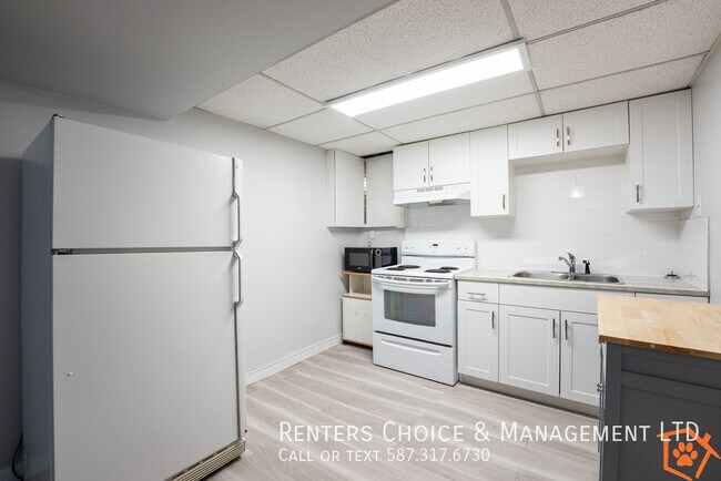 Photo du bâtiment - Two Bedroom Basement Suite, Utilities Included,  Close to University