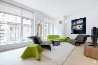 Building Photo - 5 E 44th St