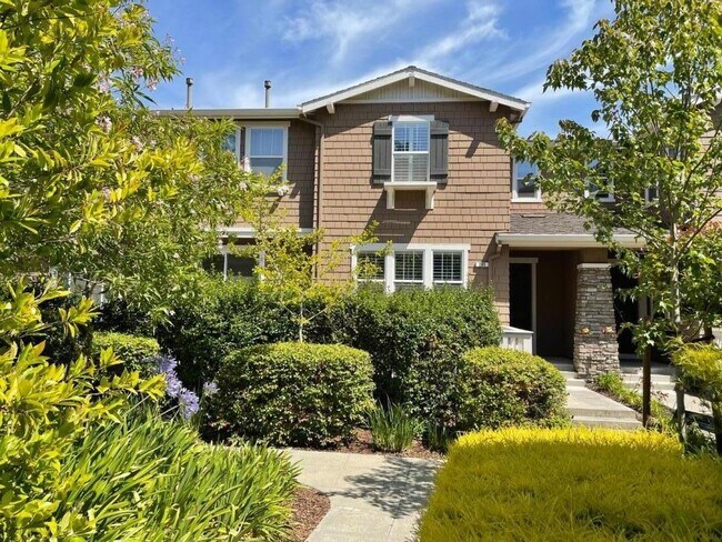 Building Photo - 200 Live Oak Way