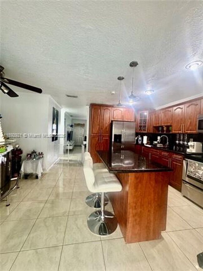 Foto del edificio - 4848 SW 135th Pl