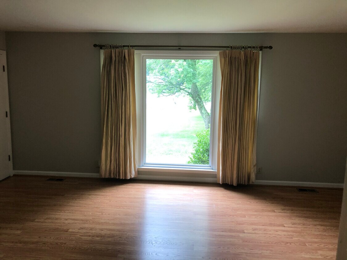 Primary Photo - 425 Broadmoor Dr