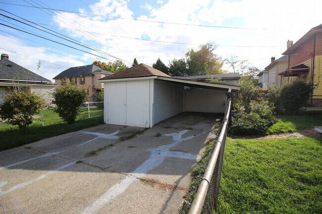 Building Photo - Mt. Clemens Home for Rent1