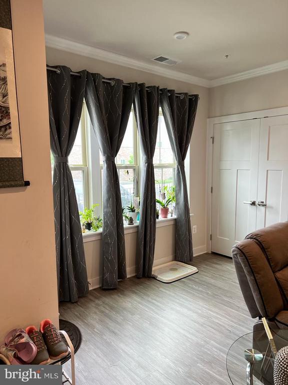 Primary Photo - 5733 Meadowood St