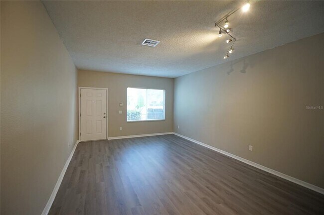 Building Photo - 18214 Paradise Point Dr
