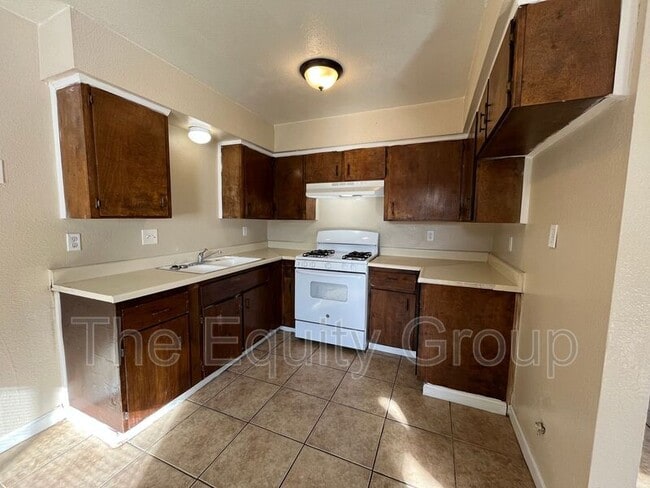 Building Photo - 93 N E St