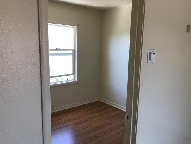 Second bedroom is 9 x 8 - 124 Lewelling Blvd