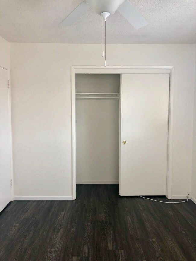 Building Photo - London Terrace Apartment