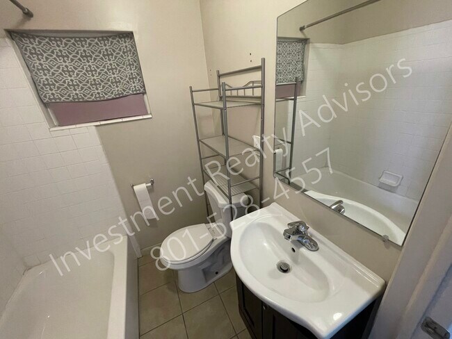 Foto del edificio - 585 N Main St