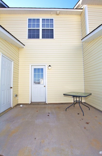 Building Photo - Cute Town Home Close to Town