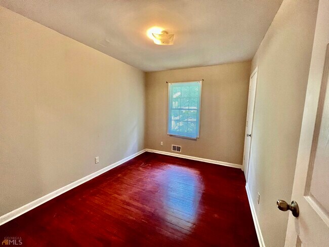 Building Photo - 225 Holmes Ave