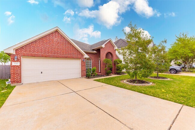 Building Photo - 2201 Signal Hill Dr