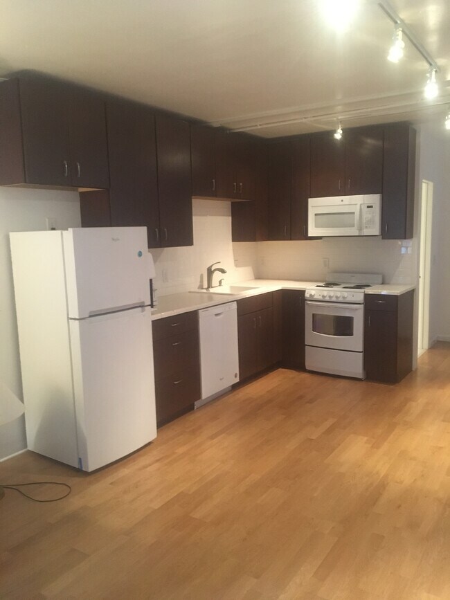 Kitchen - 211 6th St
