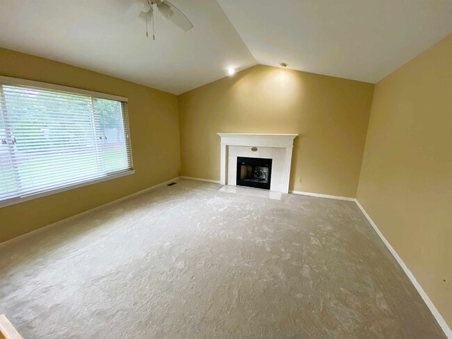 Building Photo - 339 Redrock Ct