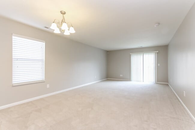 Foto del edificio - 4645 Deacon Ln