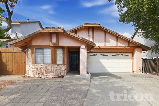 Building Photo - 600 Basalt Dr