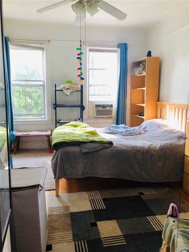 Foto principal - 32-63-63 47th St