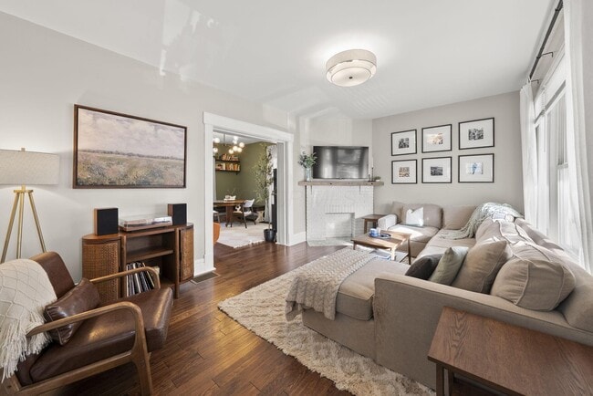 Building Photo - 664 Siebert St