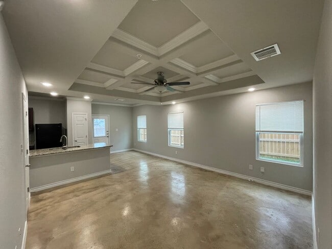 Building Photo - Town home for rent