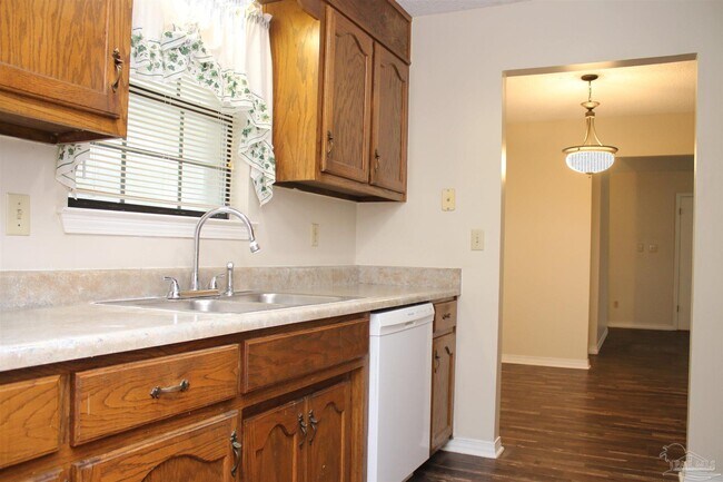 Foto del edificio - 7608 Wilshire Rd