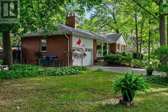 Building Photo - 1373 Queen Victoria Ave