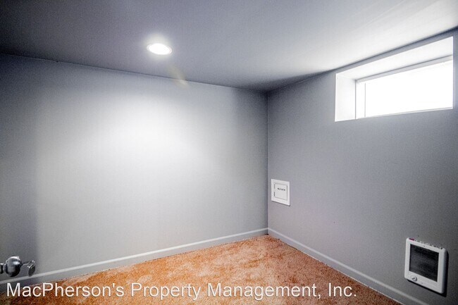 Foto del edificio - 6 br, 2.5 bath House - 1209 NE 56th St