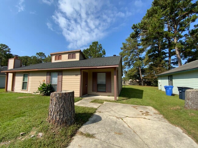 Building Photo - 107 Village Cir