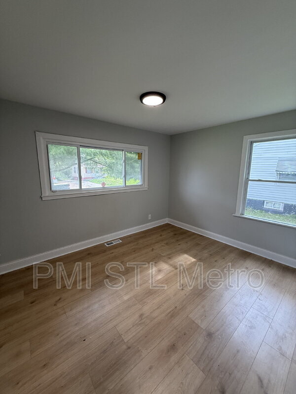 Foto del edificio - 10432 Balmoral Dr