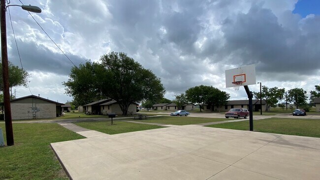 Foto del edificio - 1200 Meadow Park Ln