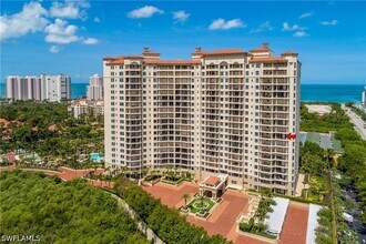 Building Photo - 8787 Bay Colony Dr
