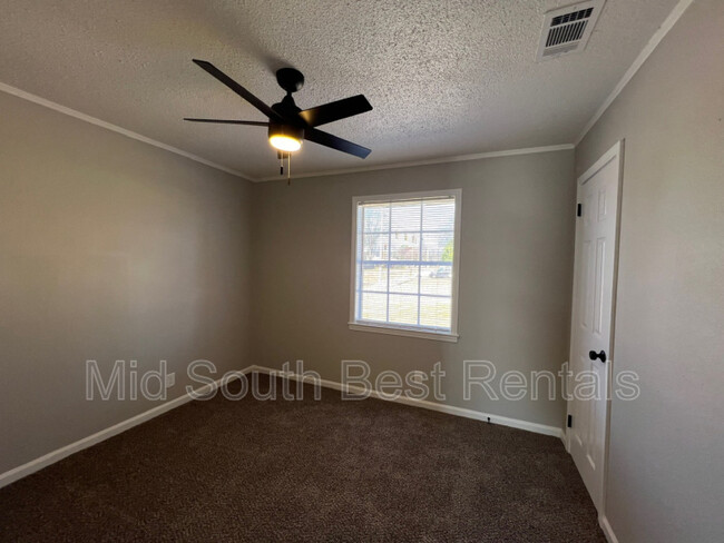Building Photo - 233 E Shelby Dr