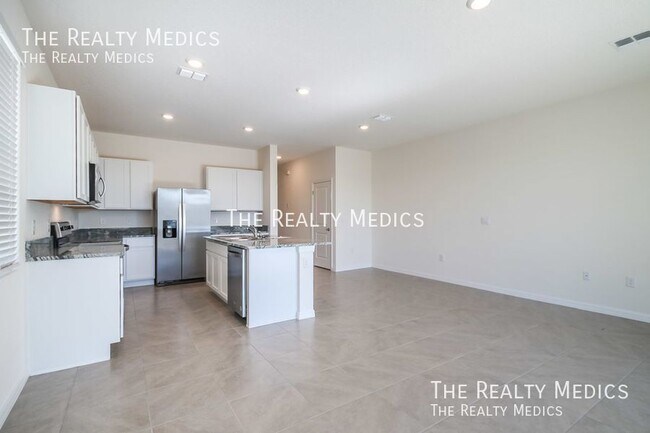 Building Photo - Beautiful, BRAND NEW 3 Bedroom, 2.5 Bathro...