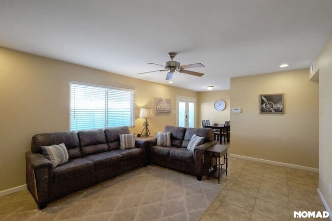 Building Photo - 1049 N Granite Reef Rd