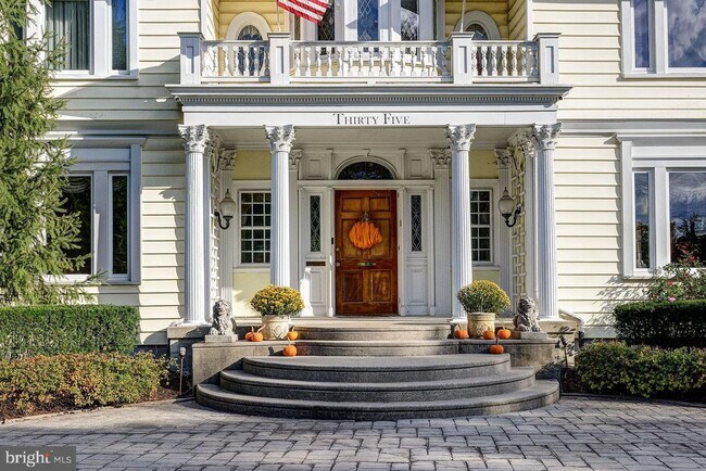 Foto del edificio - 35 Chews Landing Rd